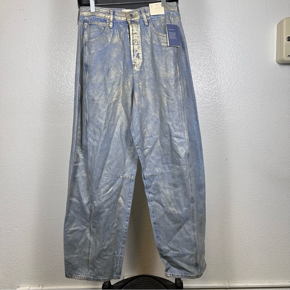 Universal Thread | Women's Light Blue Relaxed Jeans - Picture 1 of 9
